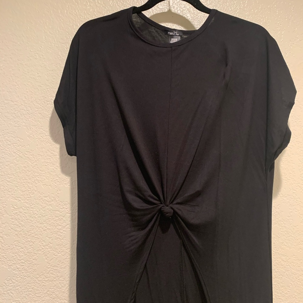 ▪️RUE21 Black Knotted High-Low Top